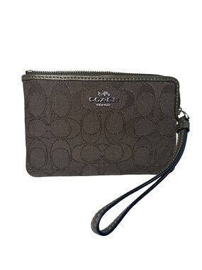 Coach Olive Green NWT Signature Corner Zip Wristlet W/ Dusty